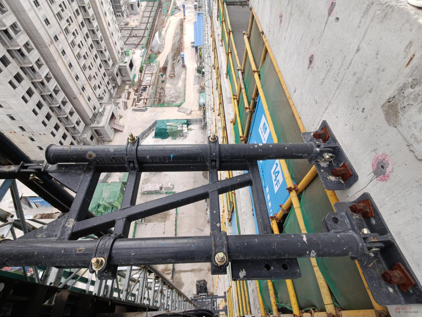 图6-102 施工升降机附墙装置