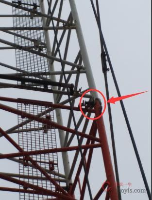 图6-135 履带吊臂架连接销保险销完好