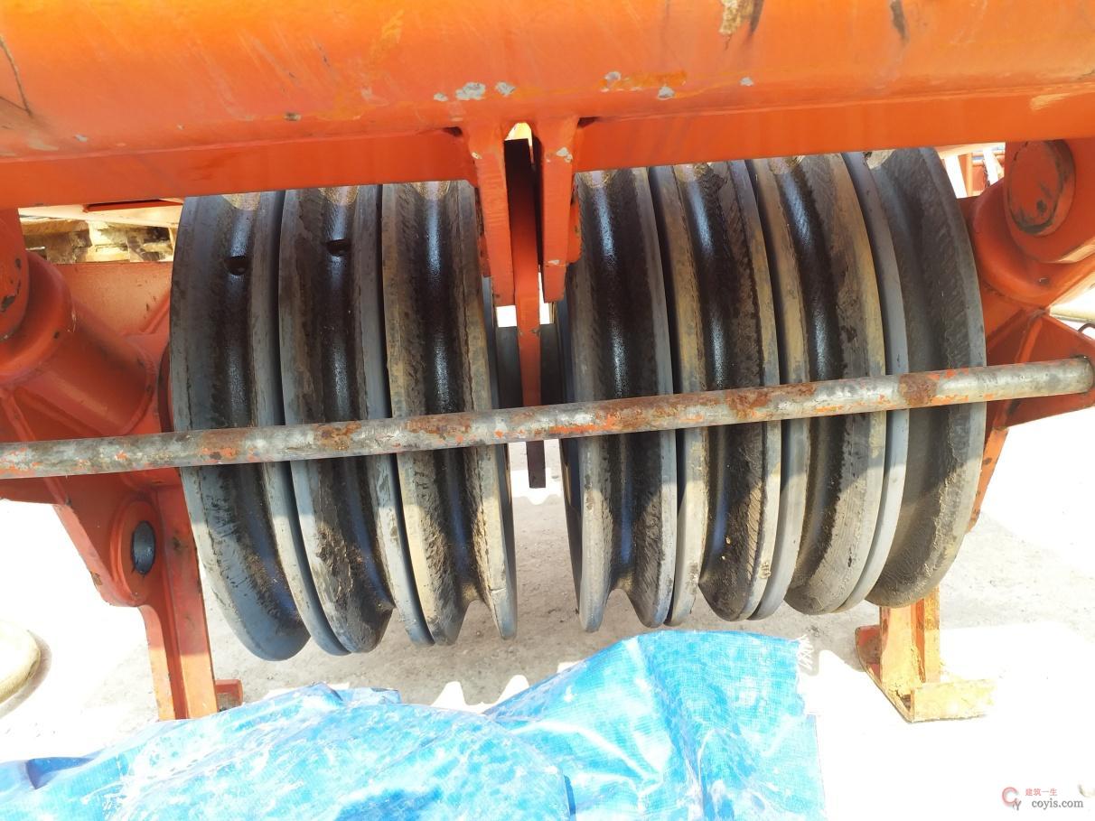 图6-137 履带吊臂架上的滑轮组滑轮完好