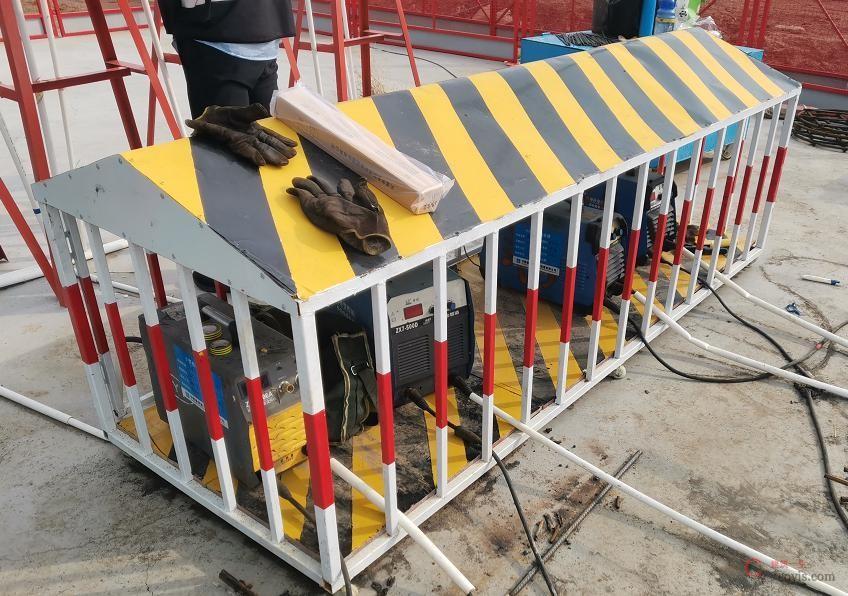 图6-194 中小型机械防雨罩