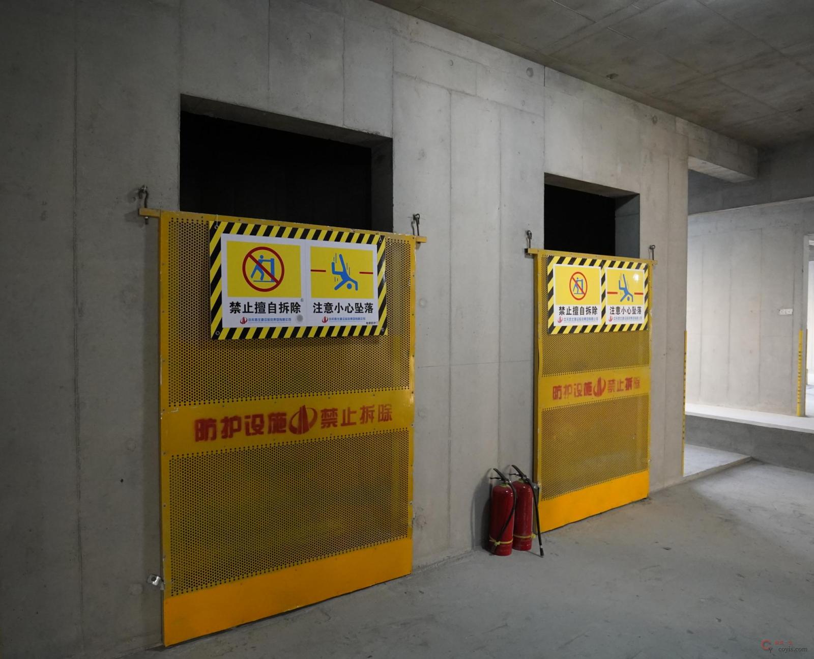 图7-32 电梯井洞口立面防护(2)