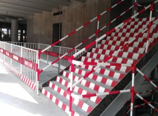 图7-39 楼梯临边防护(4)