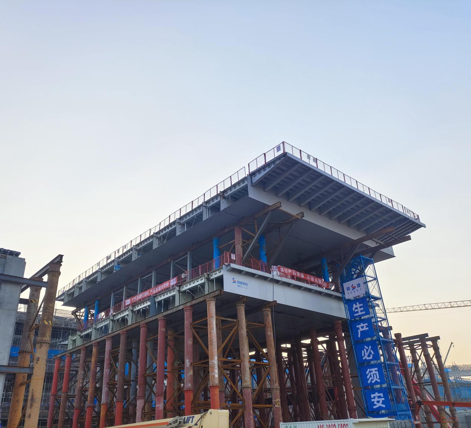 图7-79 钢箱梁临边防护