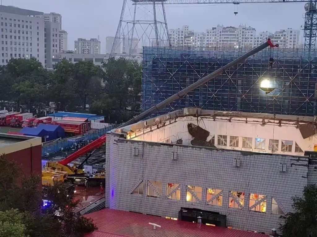 11人死亡！校园施工单位责任人被控制！体育</strong>深入调查仍在进行中。场馆