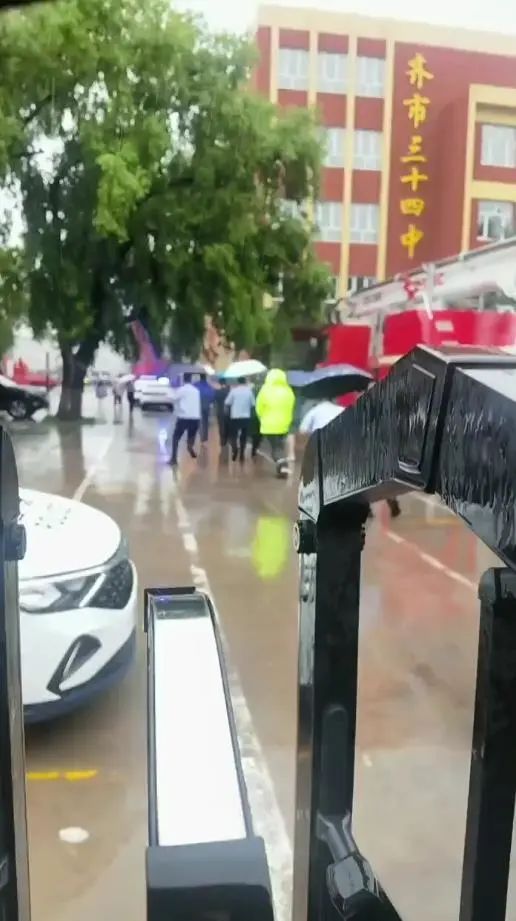 11人死亡	！建筑