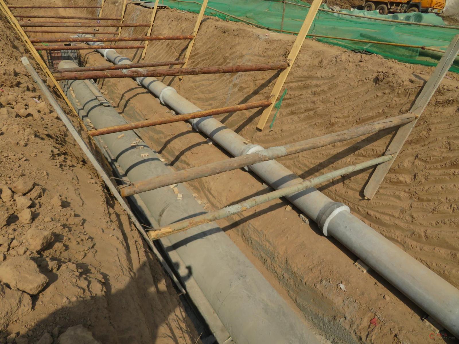 图8-18 沟槽支护形式(木板支撑)