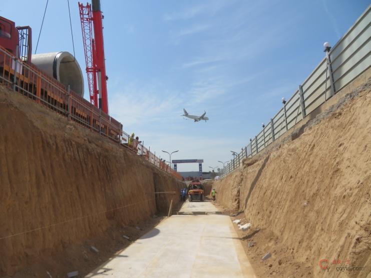 图8-20 沟槽临边防护