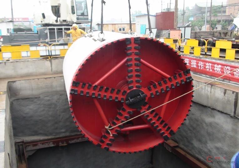 图8-39 顶管机吊装