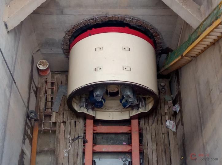 图8-40 顶管机安装