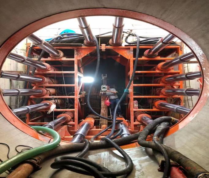 图8-44 管道顶进