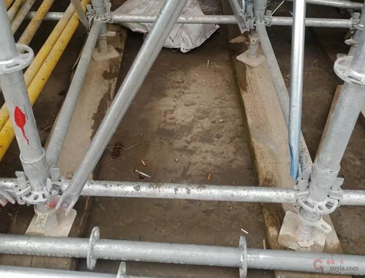 图8-56支架底托与基础