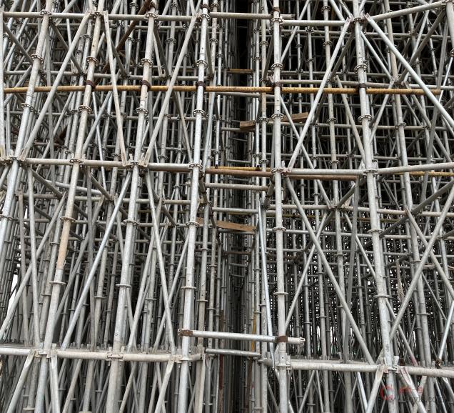 图8-61支架分段搭设间连接