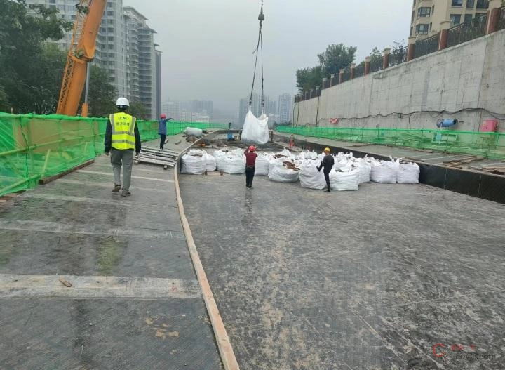 图8-64 满堂支架预压试验(1)