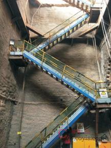 图8-77 竖井下井爬梯