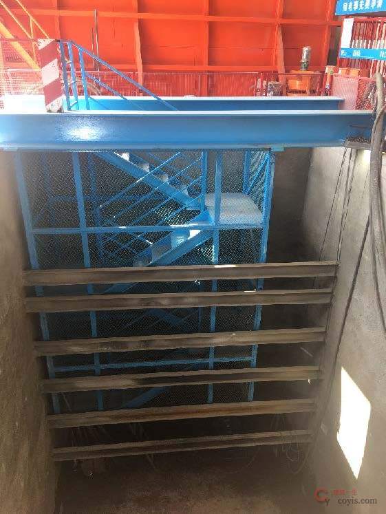 图8-78 竖井下井梯笼