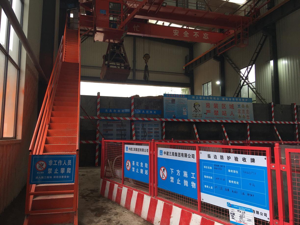 图8-79竖井口临边防护(2)