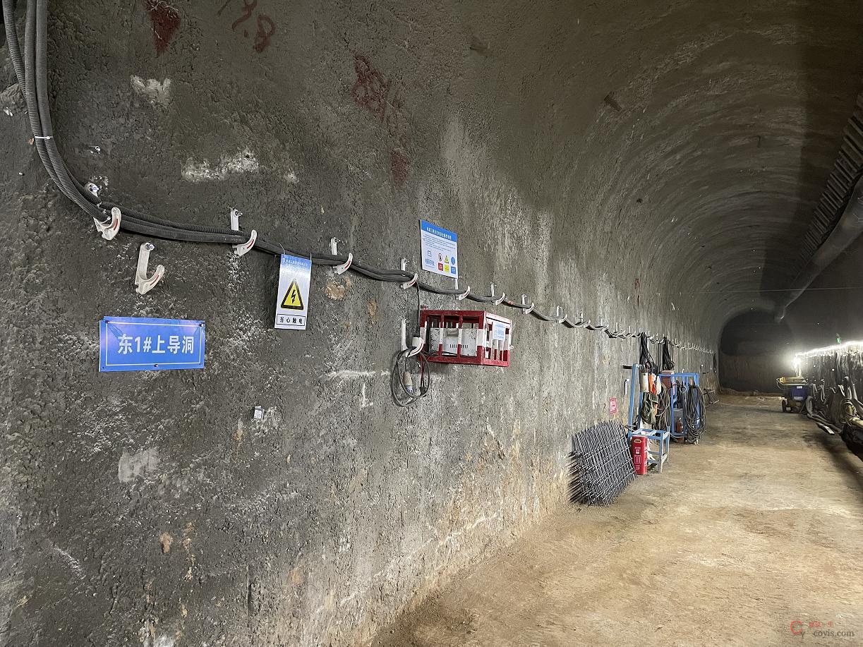 图8-94 隧道电缆敷设