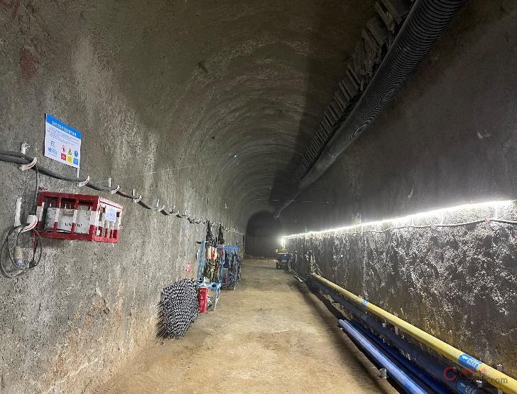 图8-95 隧道LED灯带照明