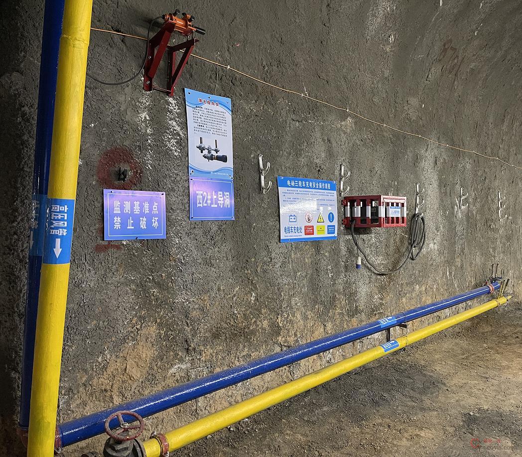 图8-98 隧道高压风、水管布设