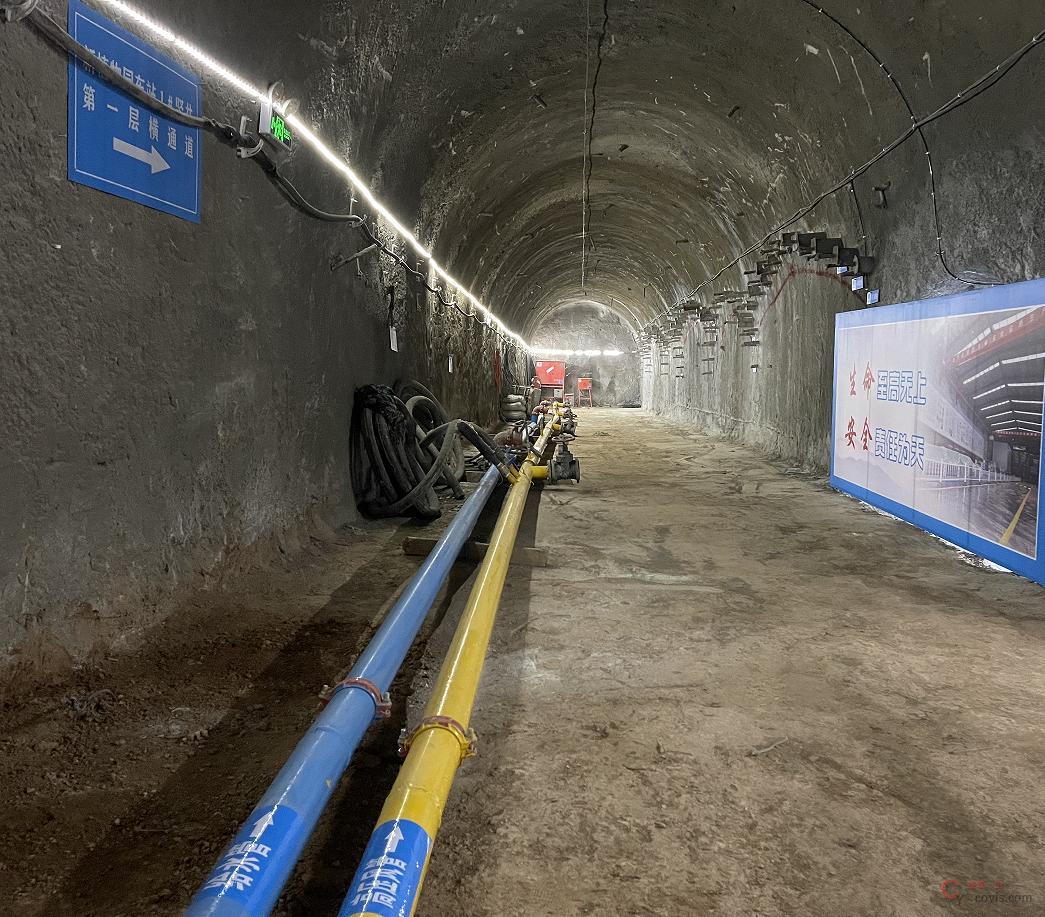 图8-99 横通道主风、水管布设