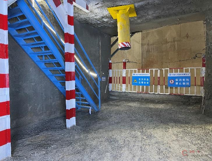 图8-100 横通道卸渣处防倾覆设施