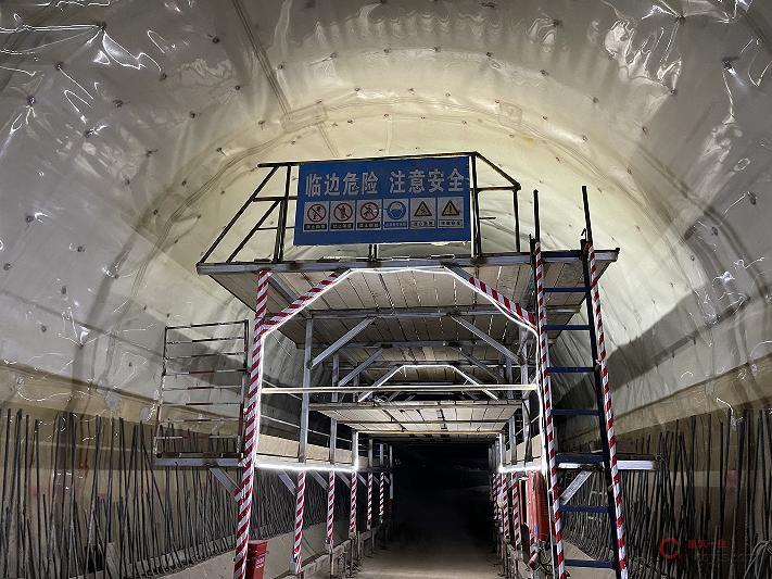 图8-105 隧道方管作业台架