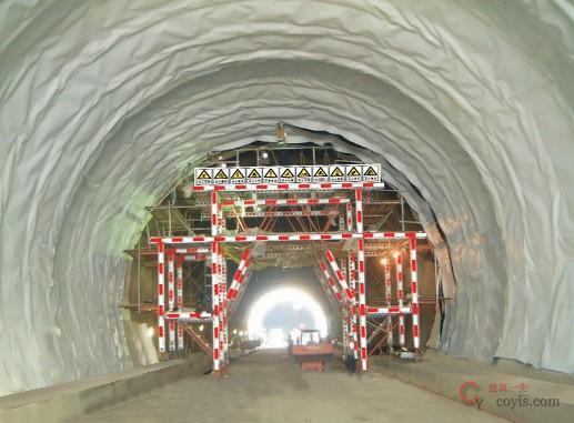 图8-106 隧道型钢作业台架