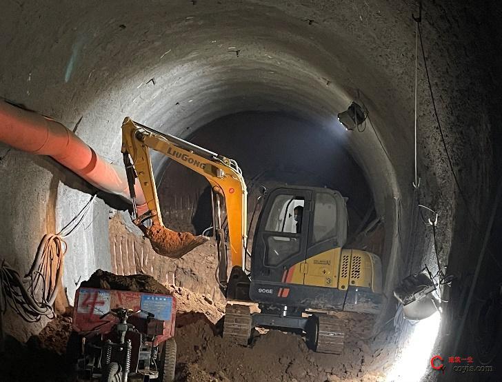 图8-111 隧道机械化施工开挖作业