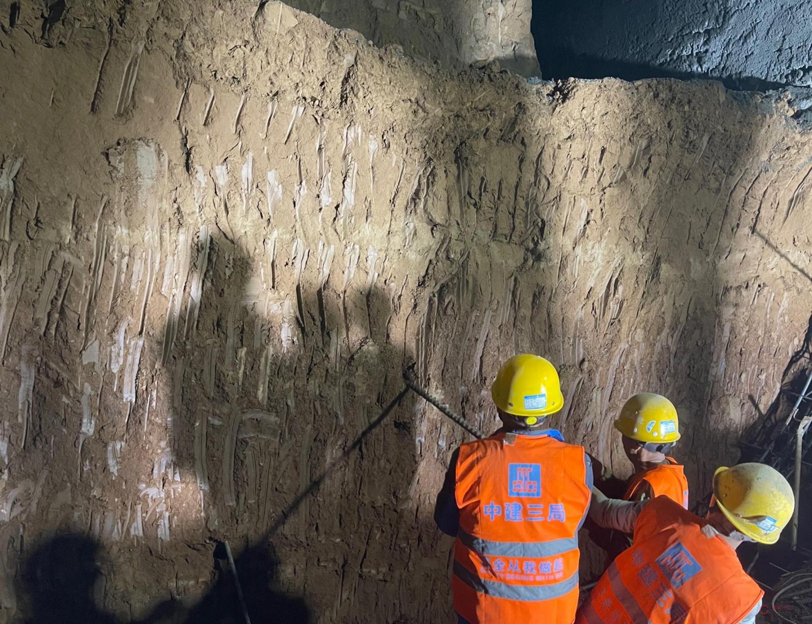 图8-112 超前地质探孔打设