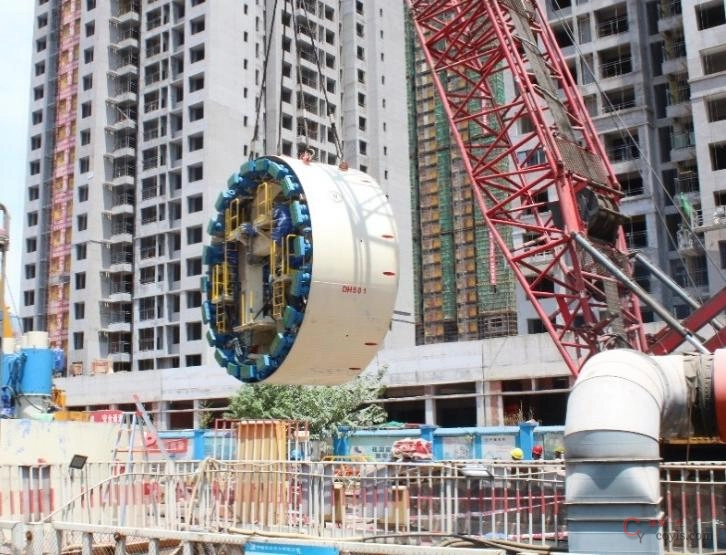 图8-147 盾构机吊装