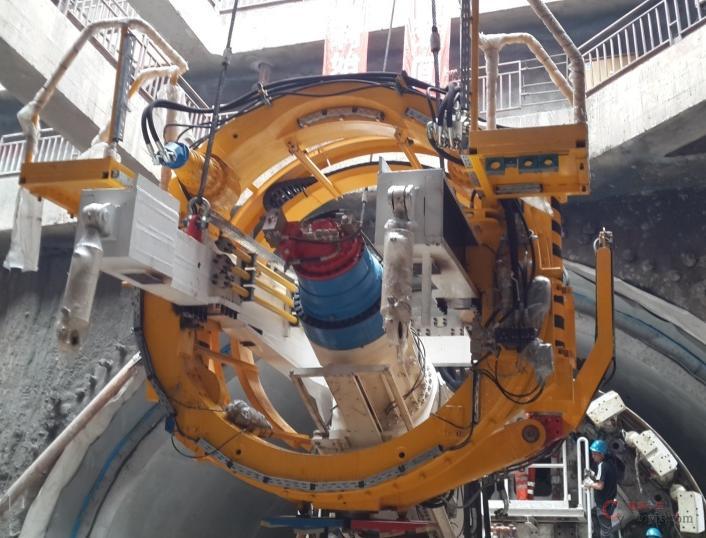 图8-148 管片拼装机安装