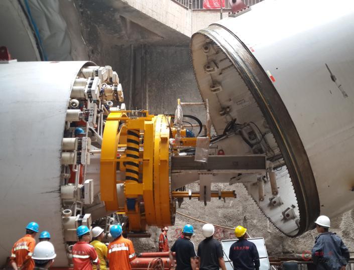 图8-150 盾尾下井安装