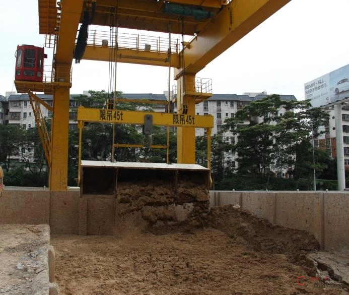 图8-153 45t龙门吊渣土翻倒