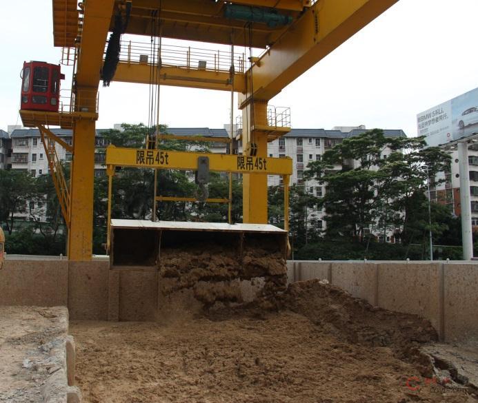 图8-153 45t龙门吊渣土翻倒