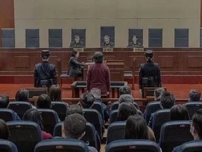 女住建局长期挂一建！“挂证费”11年36万，判10年！