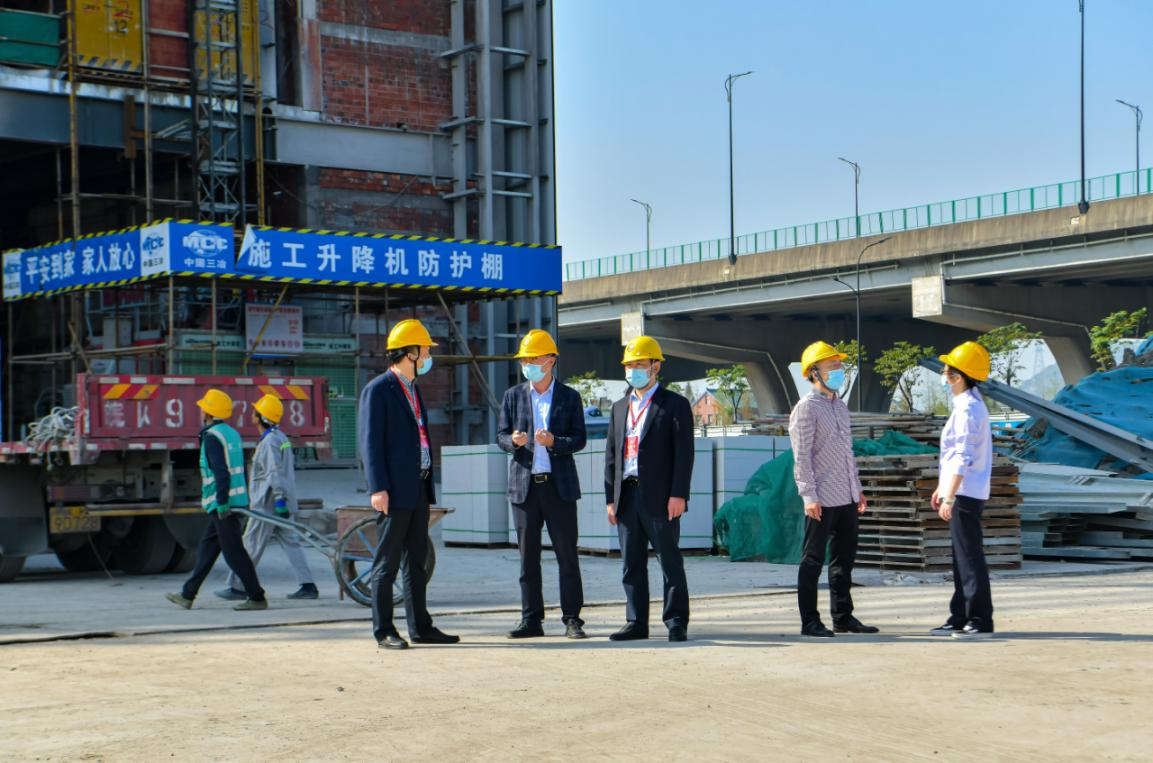 女住建局长期挂一建！“挂证费”11年36万，判10年！