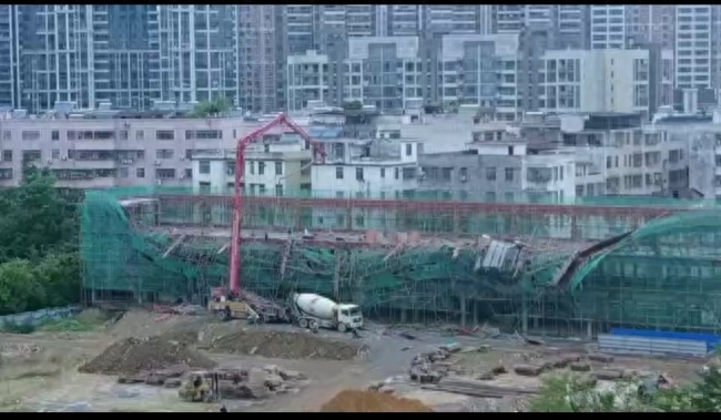 广东韶关一处在建楼盘坍塌 当地部门回应：有人被送医，事故正在调查中