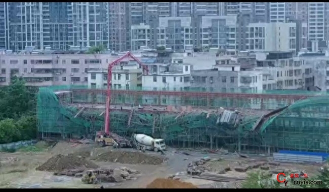 广东韶关一处在建楼盘坍塌 当地部门回应：有人被送医，事故正在调查中