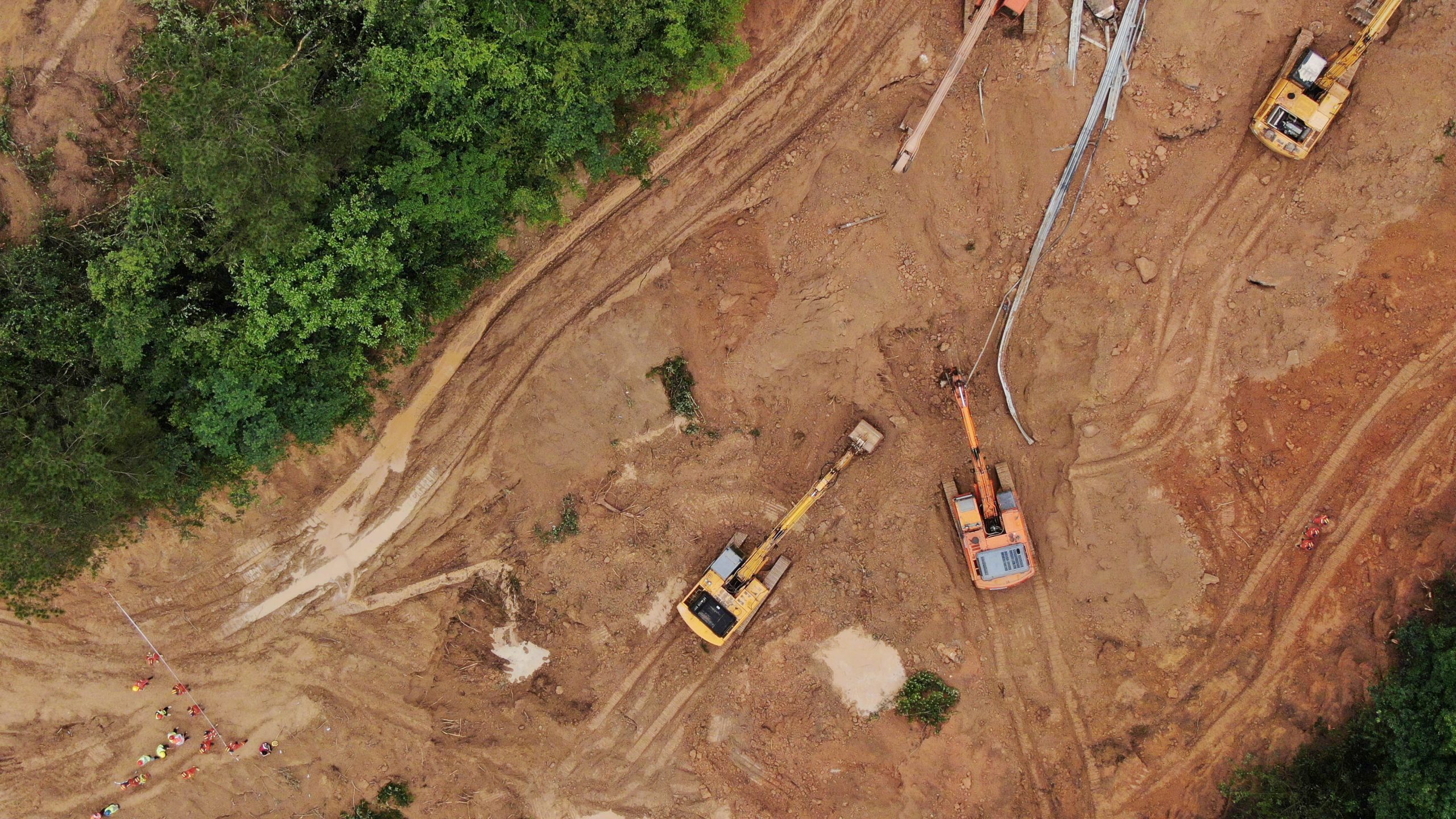 梅大高速塌方救援现场画面,梅大高速塌方已致48人死亡