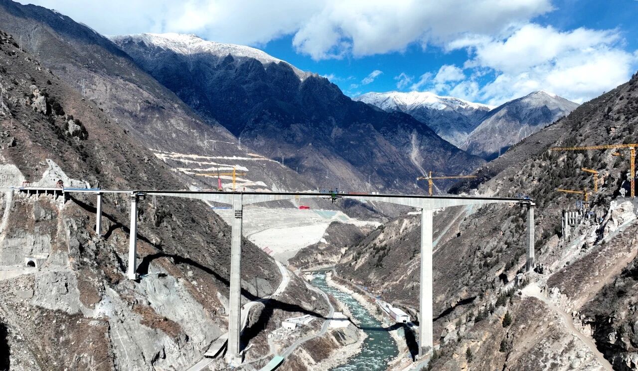 合龙不到一年,四川阿坝州马尔康市红旗特大桥发生垮塌